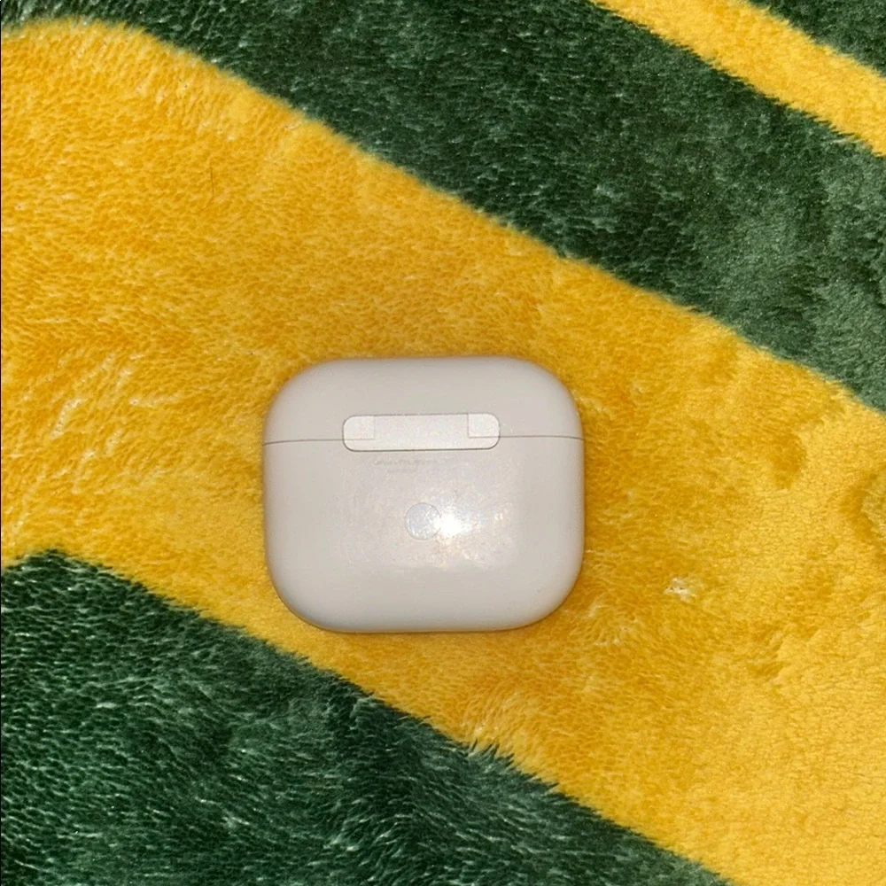 Apple AirPods Charging Case